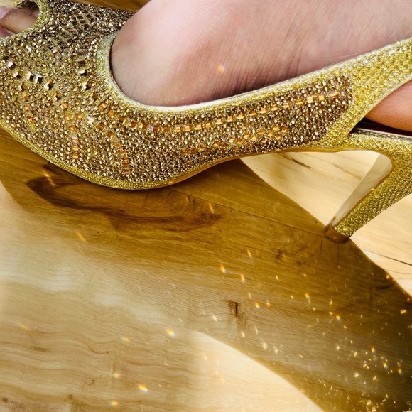 Heels - Picture 2 of 3